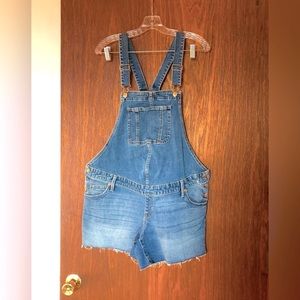 Isabel Maternity Jean shortalls overalls shorts size 8 women’s Ingrid & Isabel